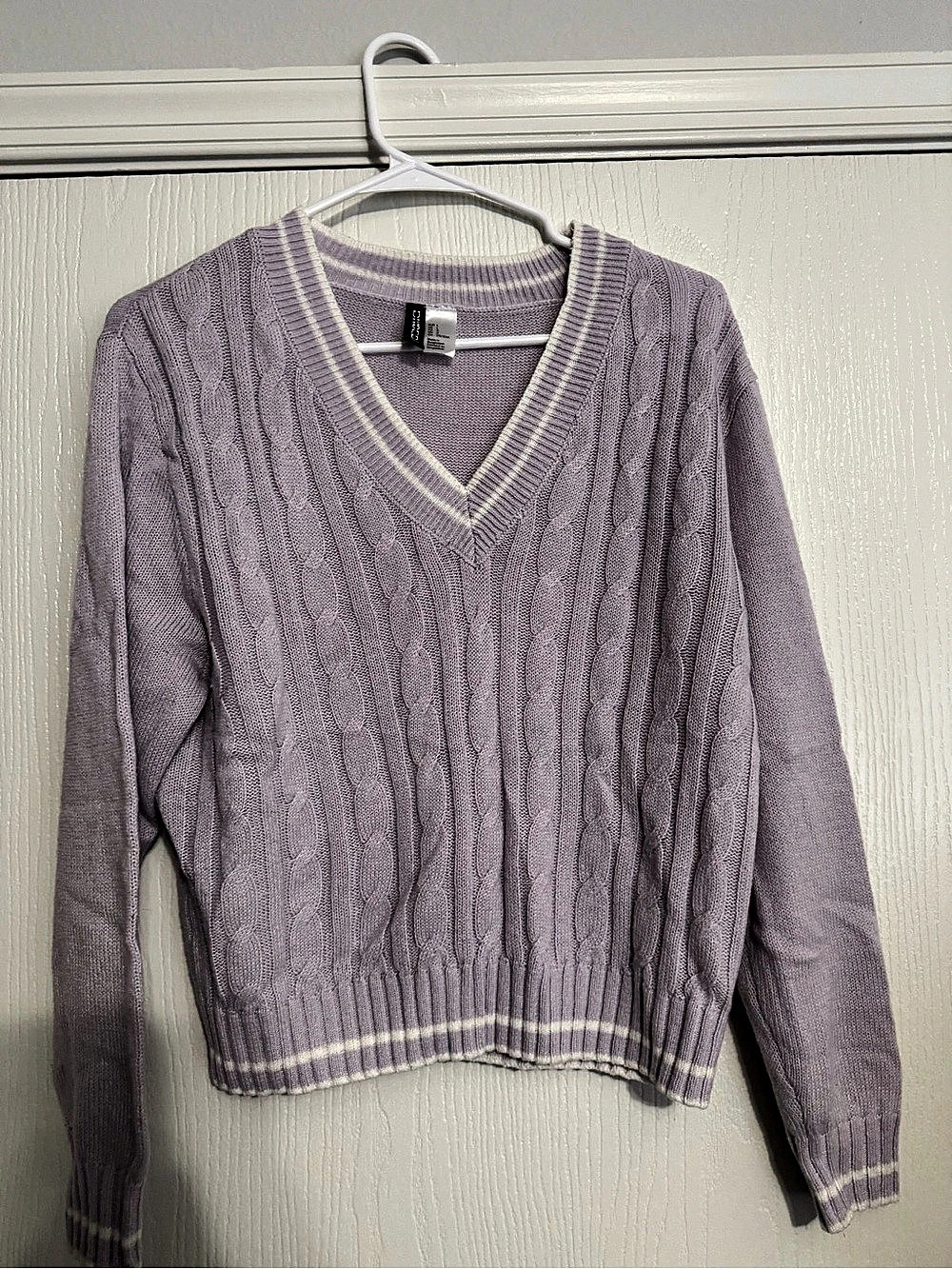 H&M Cable Knit V-Neck Sweater in Purple Size Large